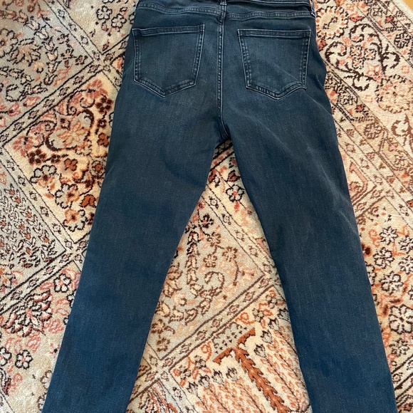 Never worn-  size 6R/27 - GAP high rise cigarette jeans - Picture 4 of 6